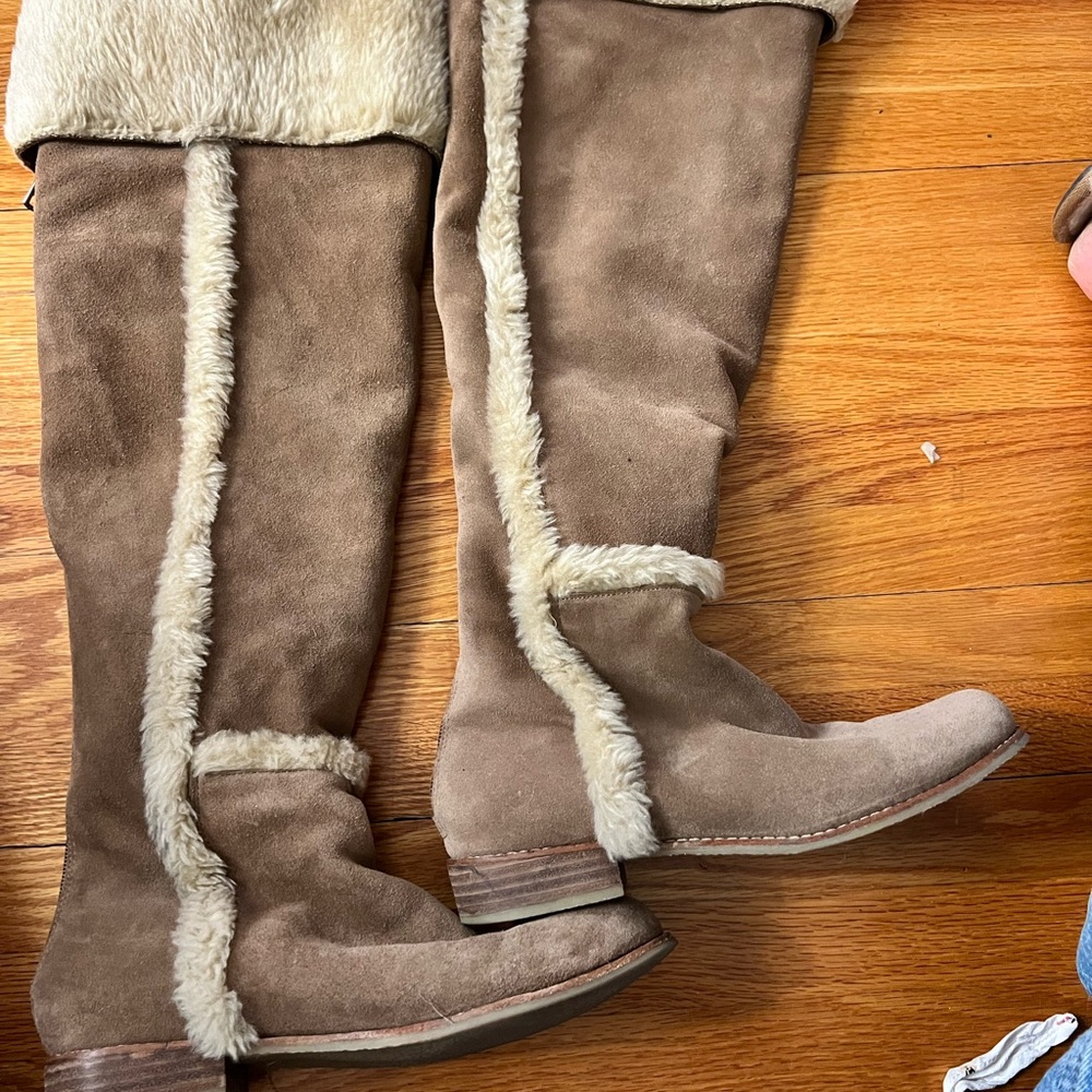 Brown Suede Knee-High Boots with Fur Trim